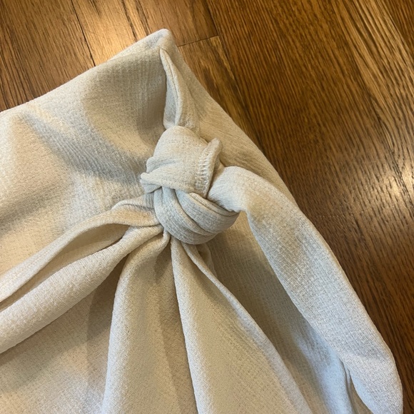 H&M stretch skirt for coverup. - Picture 2 of 4